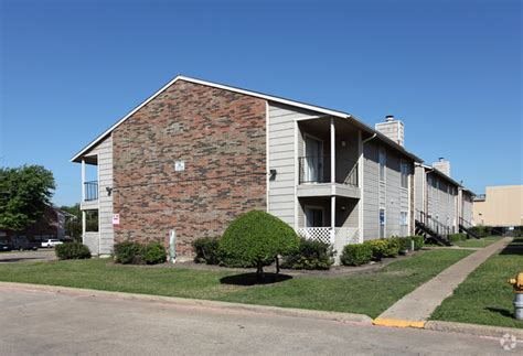 Nestled in tranquil, custom landscaped settings, The Oaks at Duck Creek <b>Apartments</b> in Garland, Texas offers you the comfort, convenience, and versatility to fit your lifestyle. . Second chance apartments dallas tx